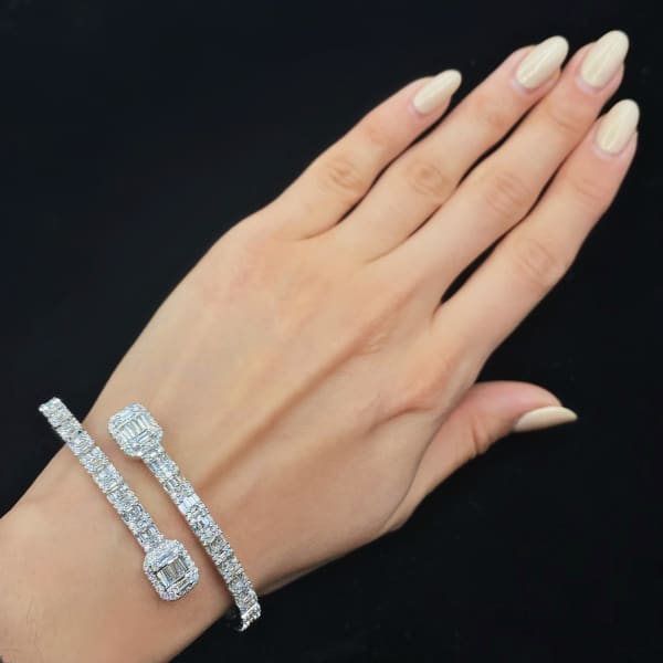 14k White Gold Diamond Bracelet features 5.42ct of TDW - 