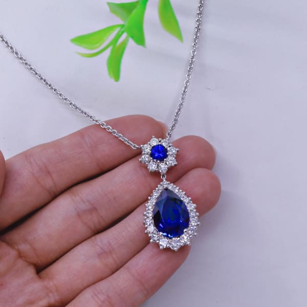 14kt White Gold Hand Craft Sapphire Pendant with 19.5ct of 