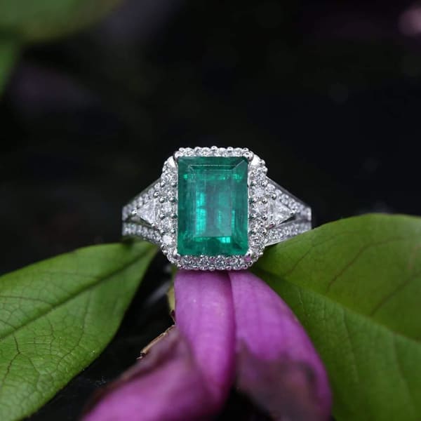 18k White Gold Cocktail GIA Certified Ring with 3.37ct Emerald, Full face