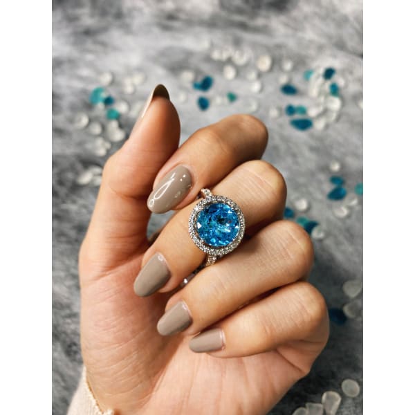Amazing Aquamarine Cocktail Ring with 0.462CT in diamonds