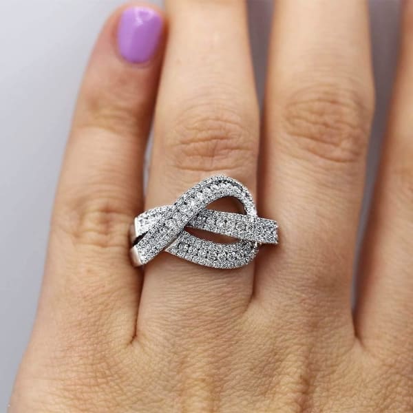 Charming 18k White Gold Cocktail Ring with 1.30ct of Natural Diamonds R-6300