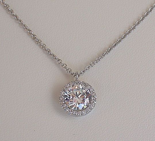 Diamond Pendant with round shape diamond on a halo 14kt 
