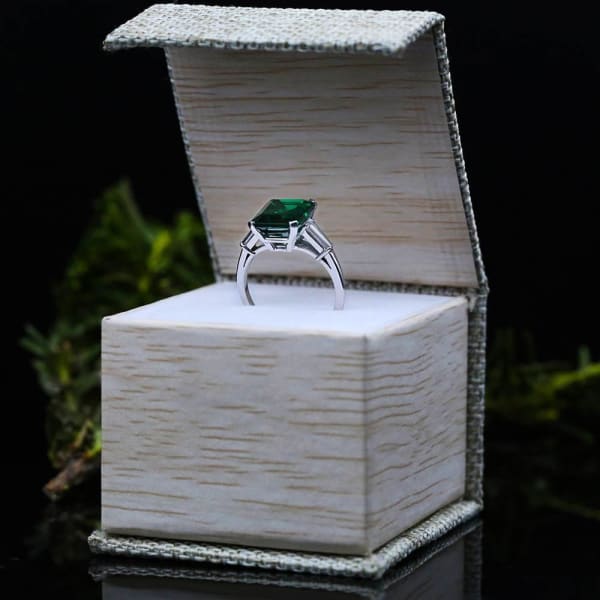 Platinum Cocktail Ring features with 6.00ct Green Emerald and 0.50ct Diamonds, side