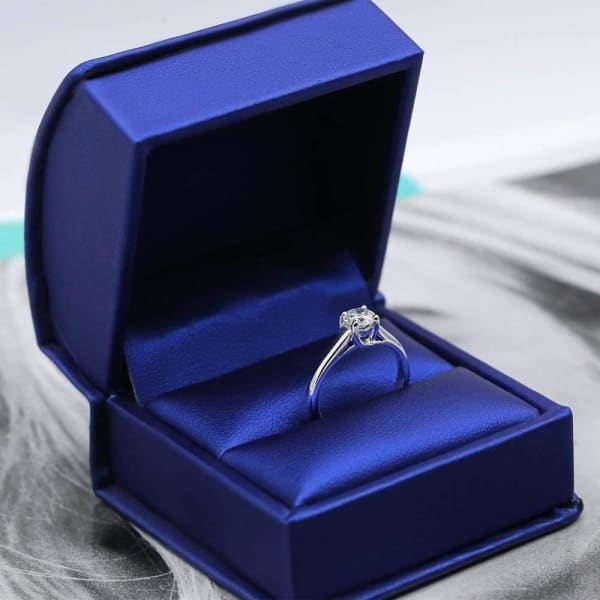 Platinum Round cut Diamond Engagement ring ENG-5009
