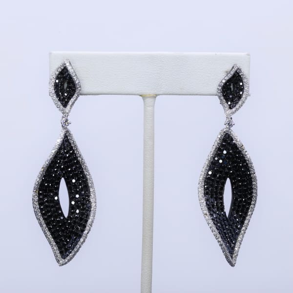 Pleasing 18KT White Gold Diamond Earrings with 9.4ct of 