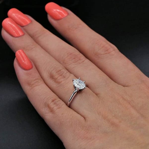 Solitaire Diamond Engagement Ring features 1.00ct Oval Diamond S-171550