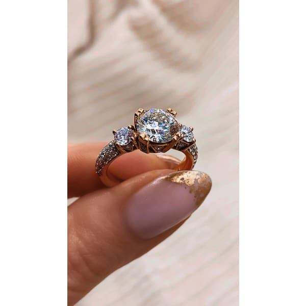Stunning Round shaped engagement ring with 3.06 ct tdw. NA-1713000, Main view