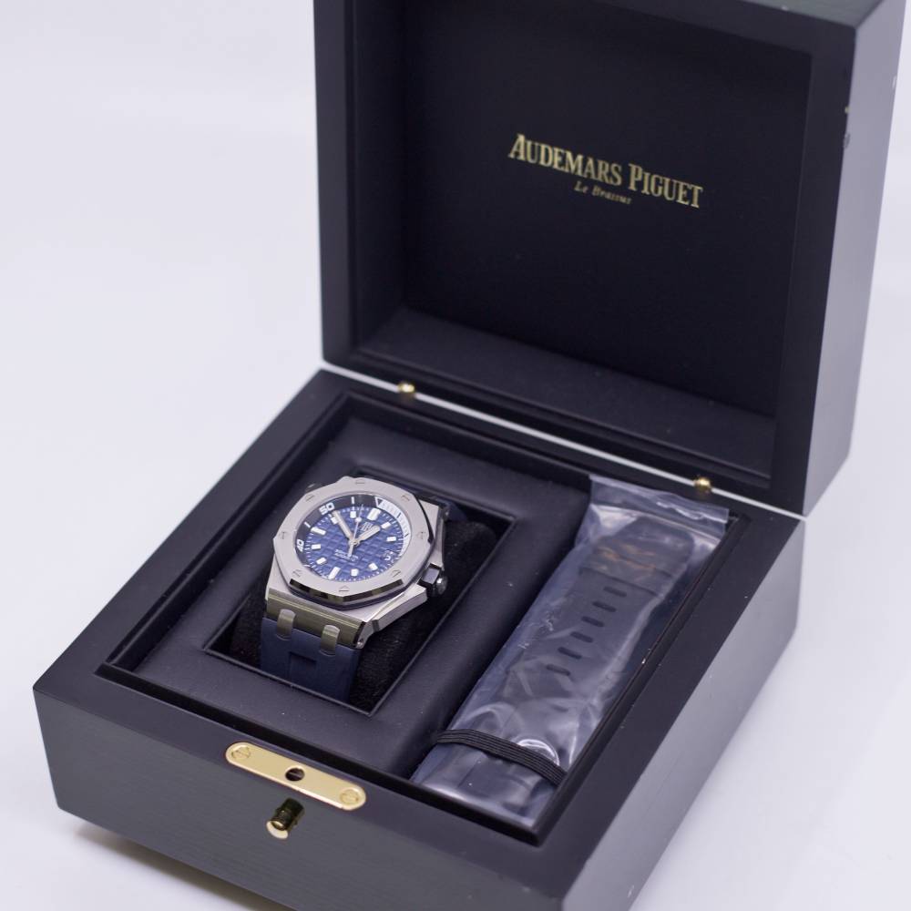 Audemars Piguet Royal Oak Offshore 42 mm | Blue rubber strap | Blue Dial | Mens Watch, Ref. 15720ST.OO.A027CA.01