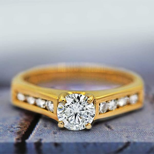14k Yellow Gold Classic Engagement Ring with Center 0.68ct Round Diamond ENG-4750
