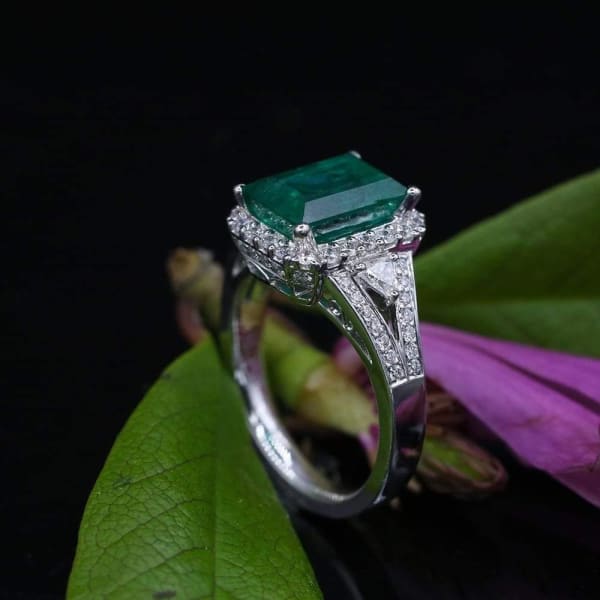 18k White Gold Cocktail GIA Certified Ring with 3.37ct Emerald