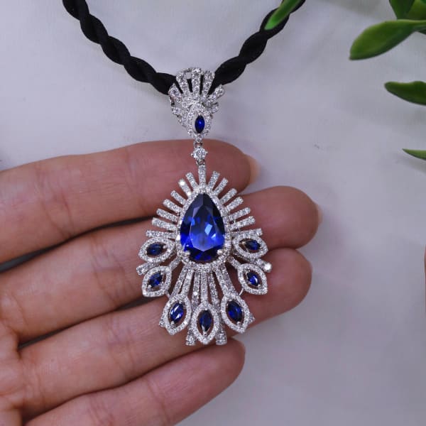 18k White Gold Diamond Pendant with Blue Sapphire and 8.95ct