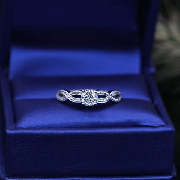 Beautiful 18k White Gold Engagement Ring with 0.50ct. Diamonds
