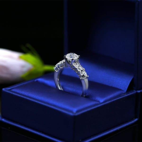 Charming 18k White Gold Engagement Ring features 1.25 ct of Diamonds DS-4562325, Ring in packing
