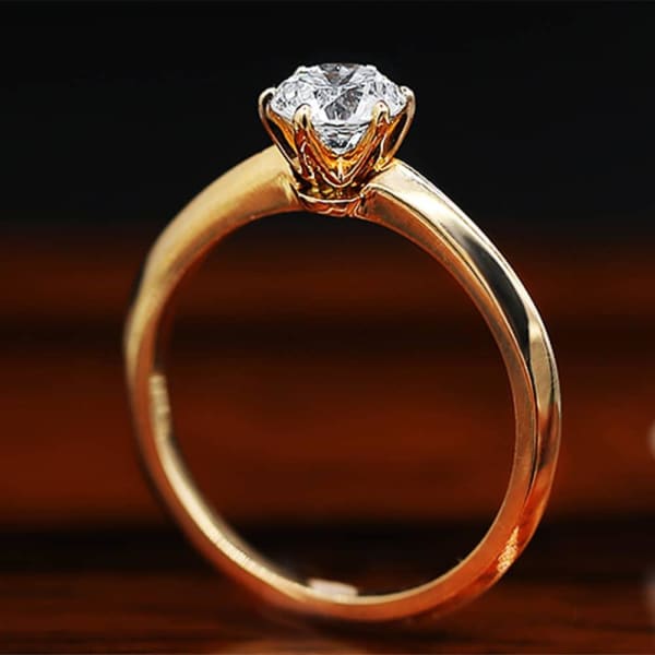 Charming Rose Gold engagement ring with Center Round cut Diamond ENG-10001