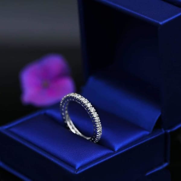 Charming White Gold Diamond Wedding Band ET-2505, Ring in packing