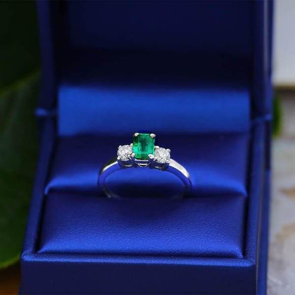 Elegant Engagement Ring with 1.00ct Center Green Emerald and two Round Diamonds on sides Eng-5001, Ring in packing