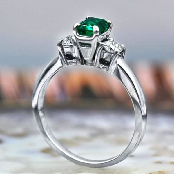 Elegant Engagement Ring with 1.00ct Center Green Emerald and two Round Diamonds on sides Eng-5001