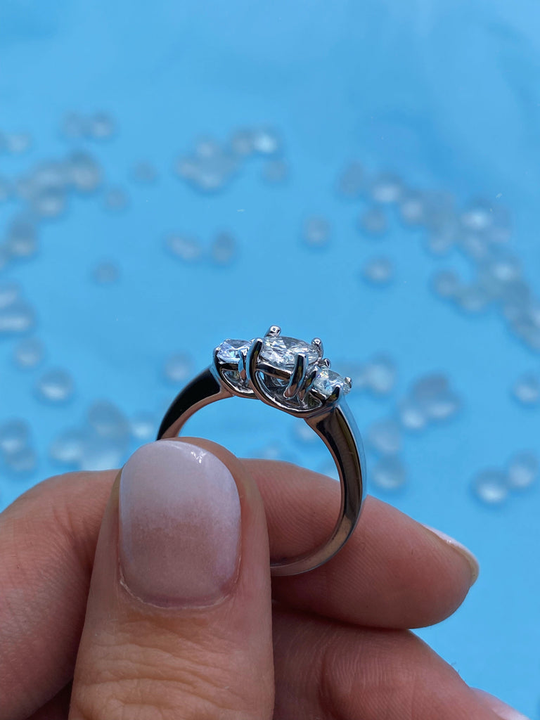 Fascinating 14k White Gold Three-stone Round Cut Engagement 