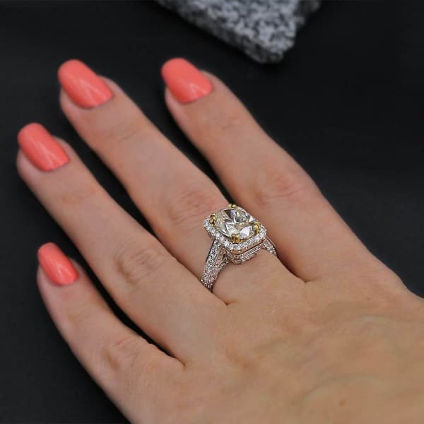 Fashion Ring with 5.18 ct of Total Diamond Weight RN-1711000, Ring on a finger Left