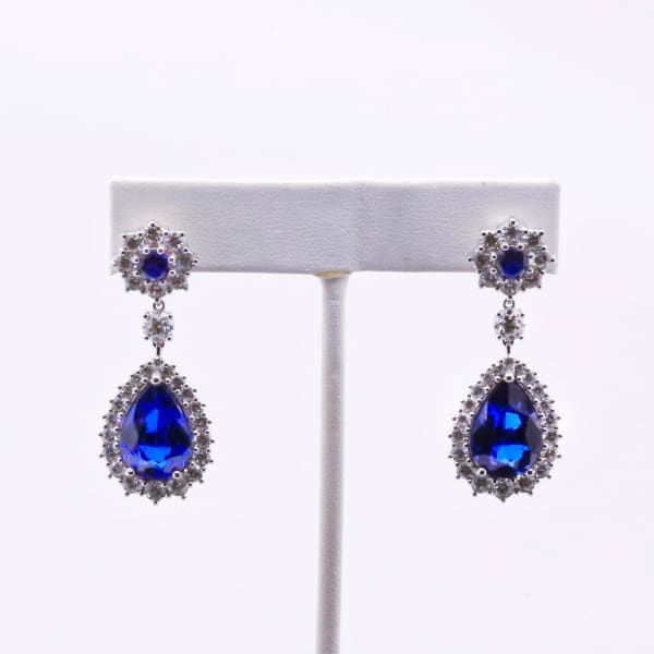 Gorgeous Hand Craft 14KT White Gold Earrings Feature 18.0ct 