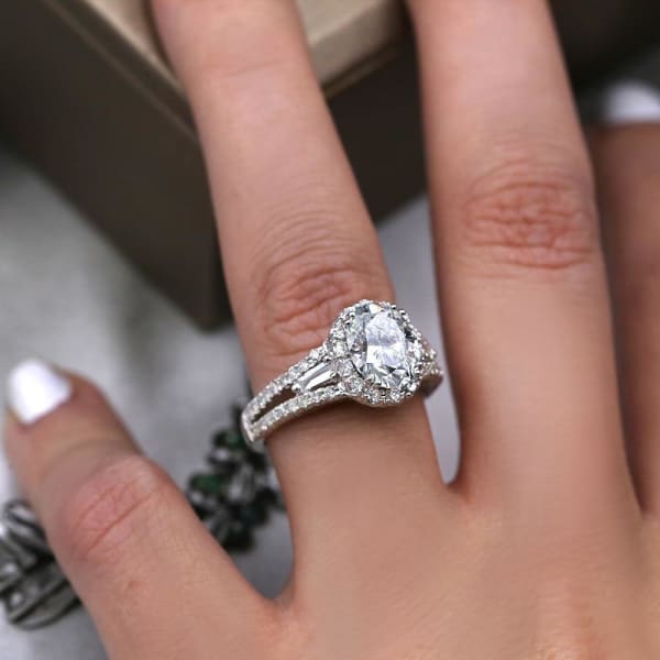 Great 18k White Gold Engagement Ring with Diamonds 3.24ct. ENG-37505, Ring on a finger