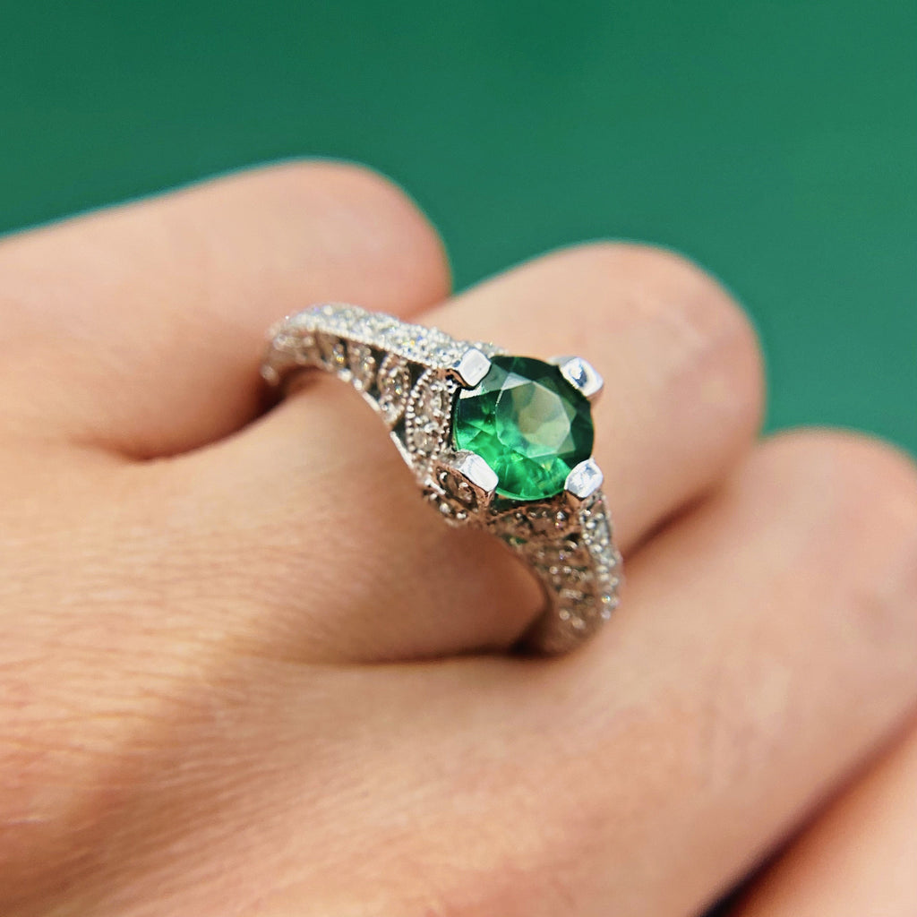 Ladies Beautiful Emerald 0.80 ct platinum ring RN3875 - Sale