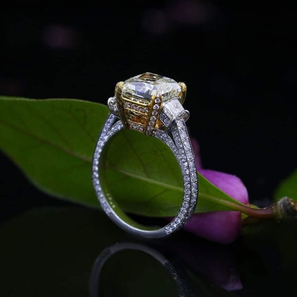 Platinum and 18k Yellow Gold Cocktail Ring featured with 5.04 TCW Diamonds