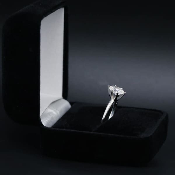 Solitaire Diamond Engagement Ring features 1.00ct Oval Diamond S-171550, side