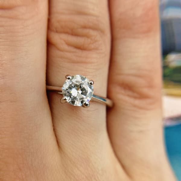 Solitaire Engagement Ring with Center Round cut Diamond 