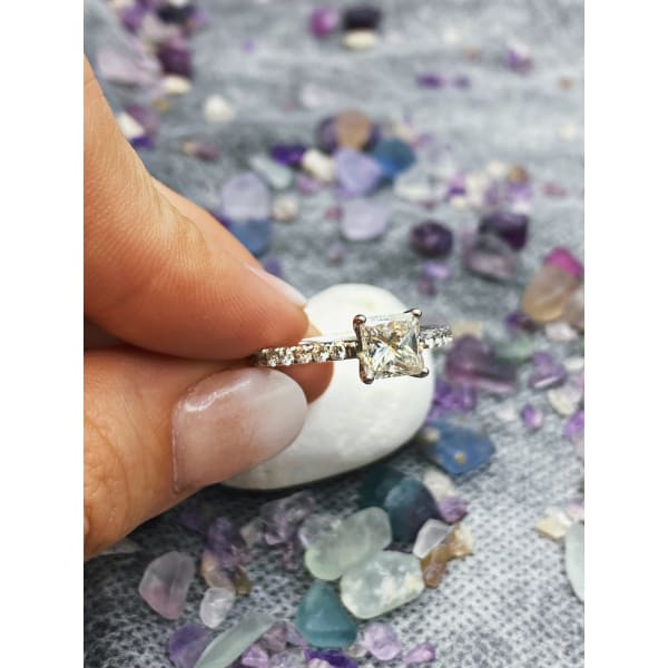 Stunning Platinum Engagement Ring Princess cut 2.01ct TDW - 
