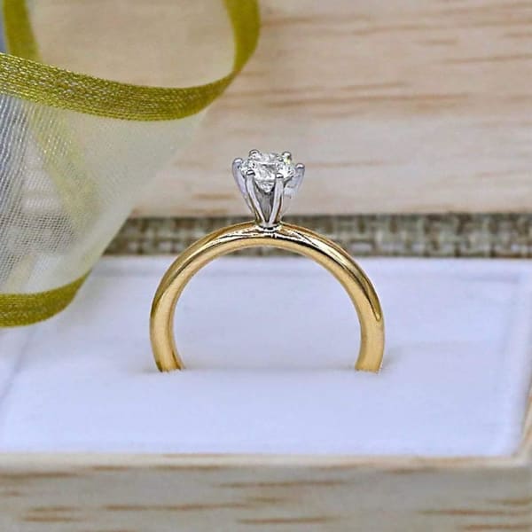 Yellow Gold Solitaire Engagement Ring with Natural Round Diamond ENG-2505