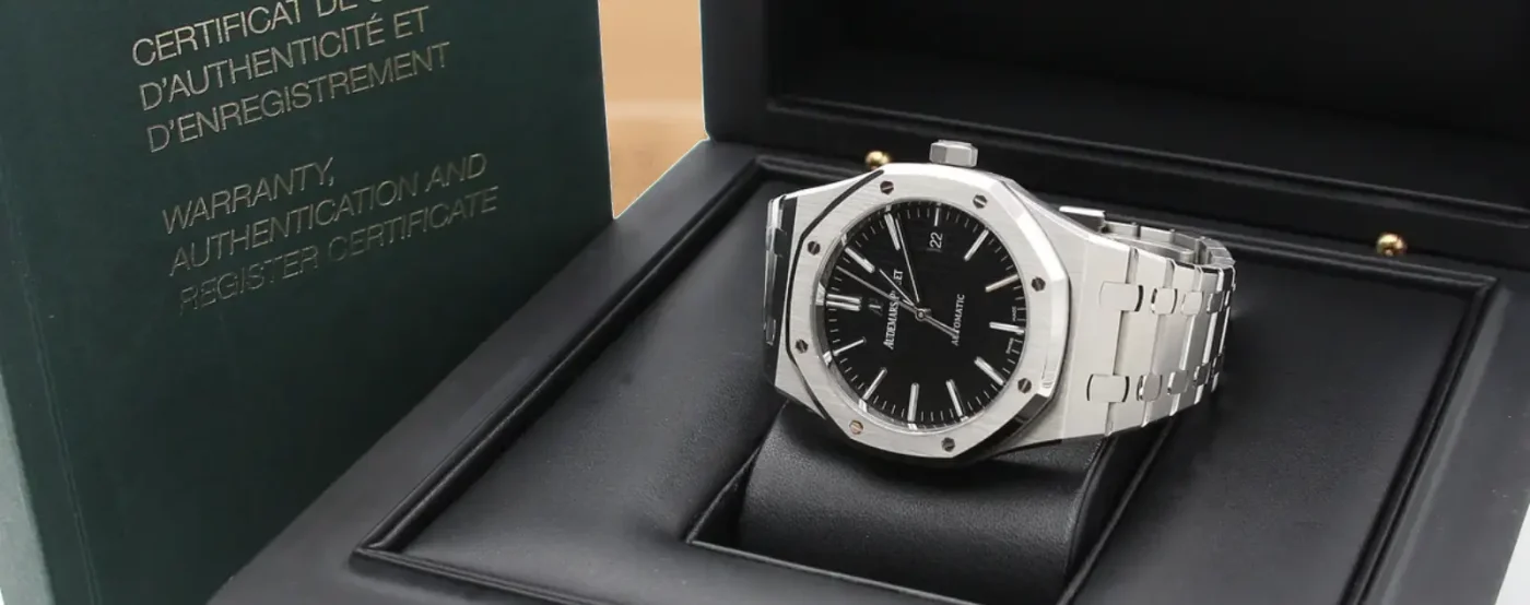 Audemars Piguet Royal Oak 15400ST black dial macro